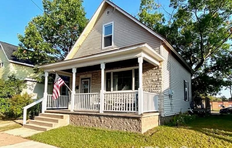Primary Photo - 540 W Ridge St
