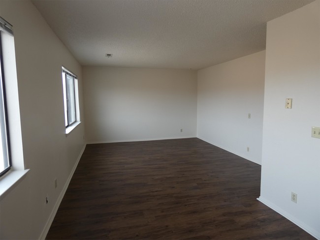 Building Photo - 2709 Leslie Rd