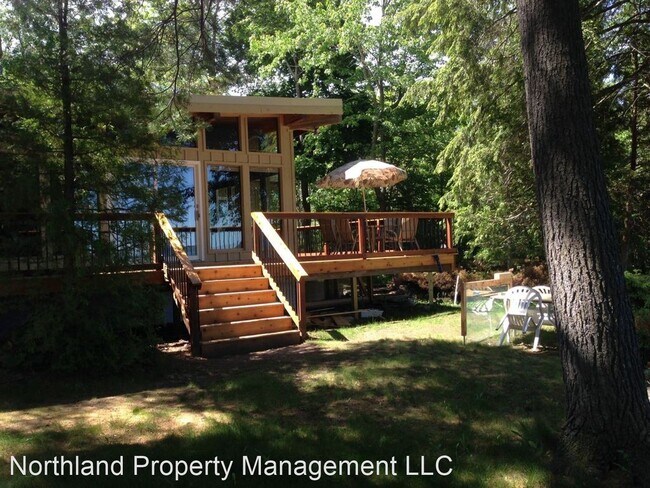 Building Photo - 4 br, 2.5 bath House - 8885 Birchview Dr