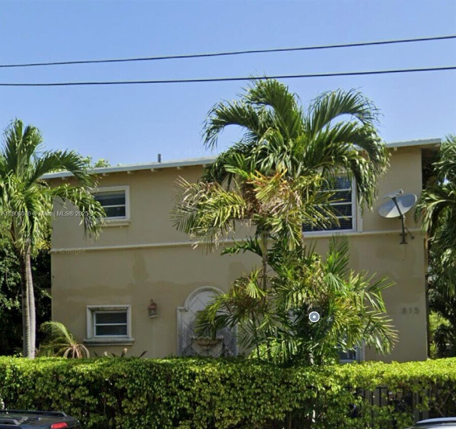 Foto principal - 815 W 40th St