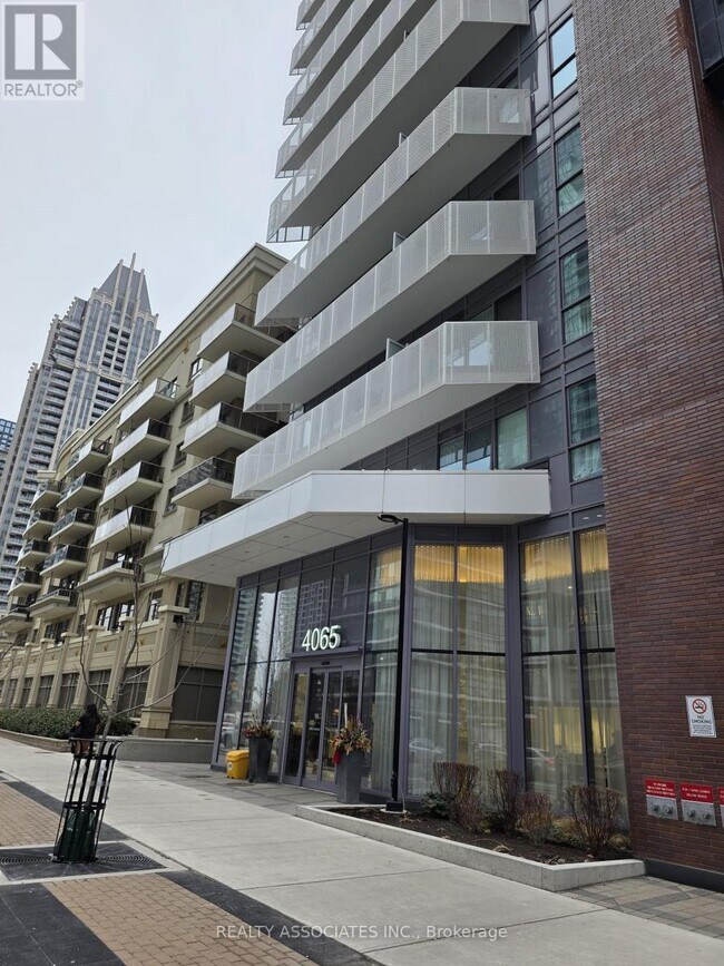 Photo du bâtiment - 4065 Confederation Pkwy