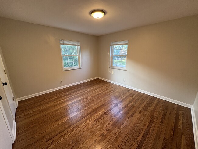 Foto del edificio - 54 Woodlawn Ave