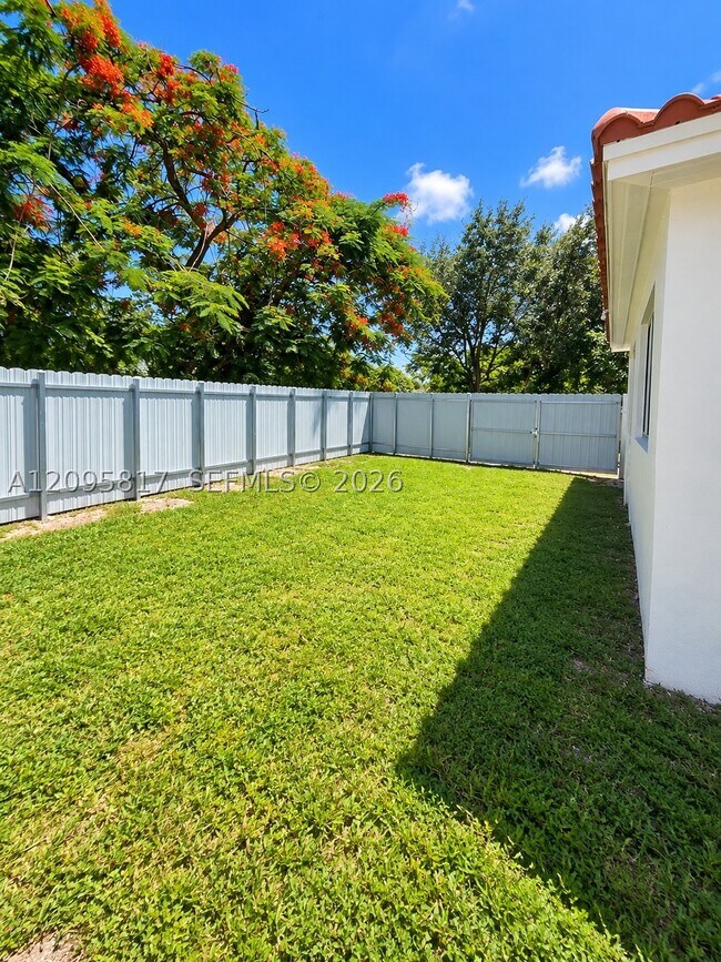 Foto del edificio - 2080 NE 172nd St