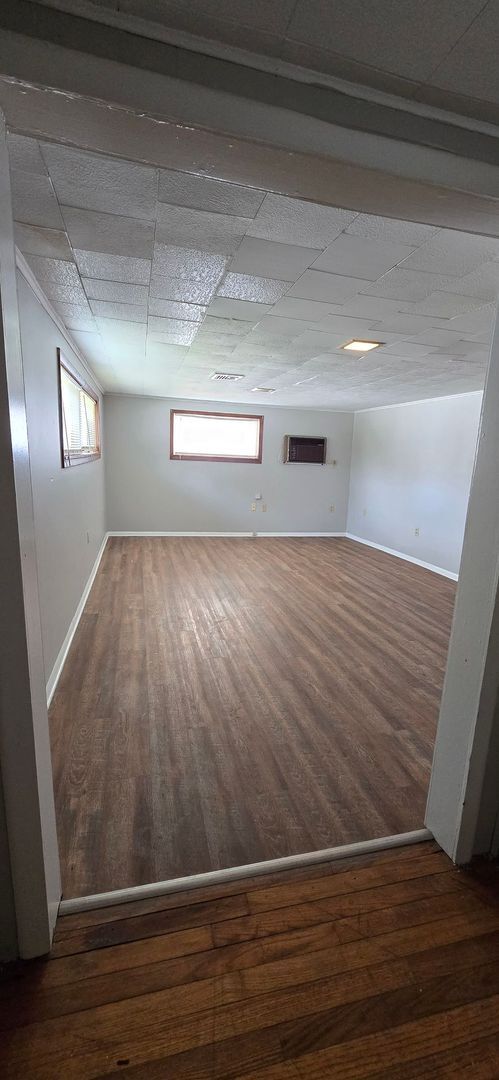 Foto del edificio - 2 Bed/1 Bath - Yorktown School District!