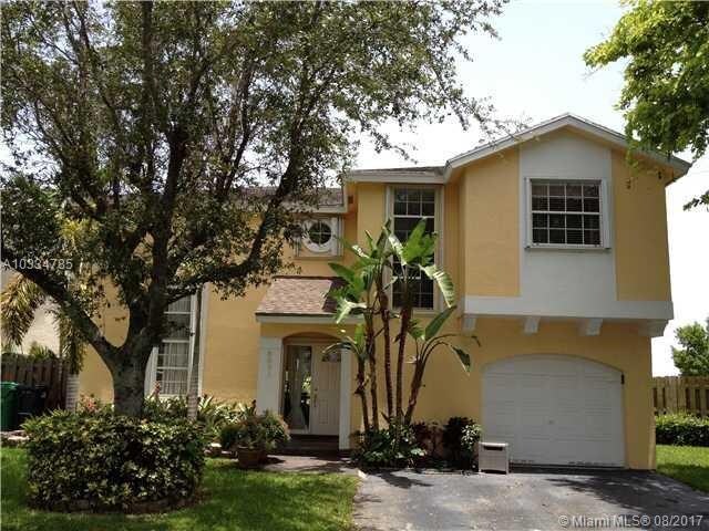 Foto principal - 5631 NW 100th Ct