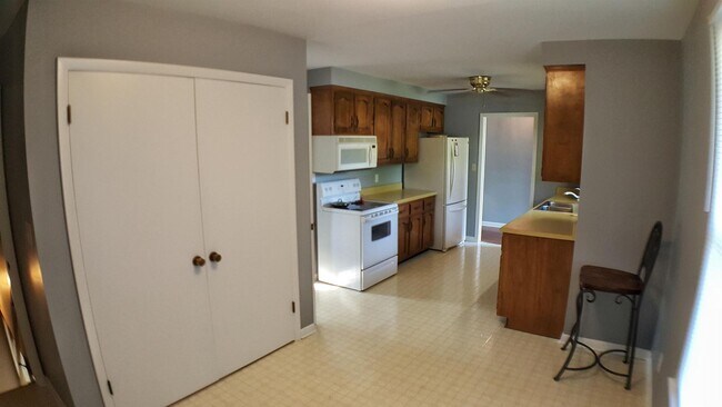 Foto del edificio - 521 Aurelia Lynn Dr