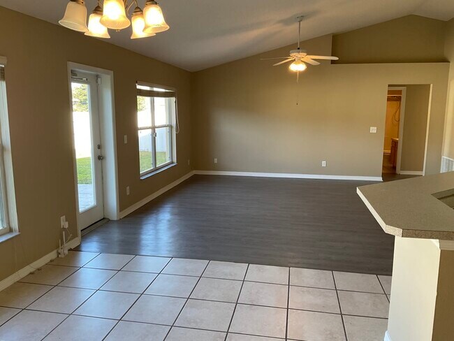 Foto del edificio - 405 Blackbird Way