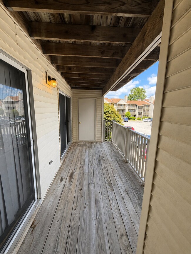 Building Photo - 541 Pineland Cir