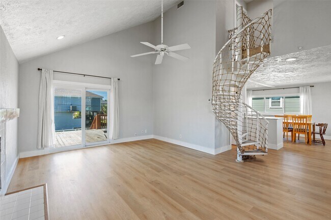 Building Photo - 4034 Reeves Dr