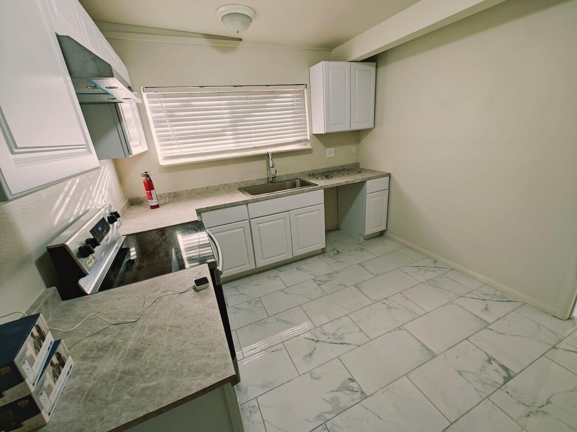 Building Photo - 4692 Randall Dr