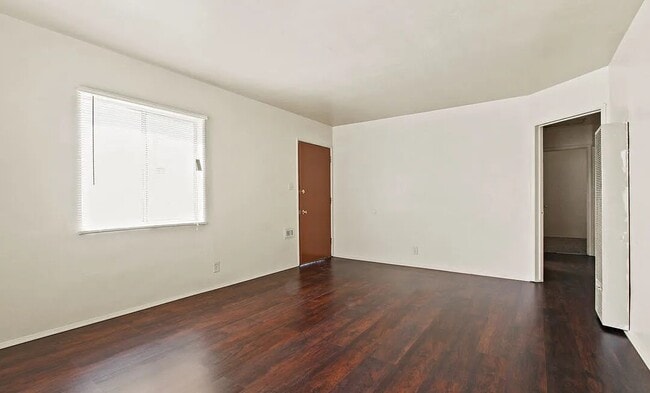 Living Room - 6607 1/2 Brynhurst Ave