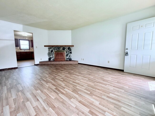 Building Photo - 204-206 Elm Street