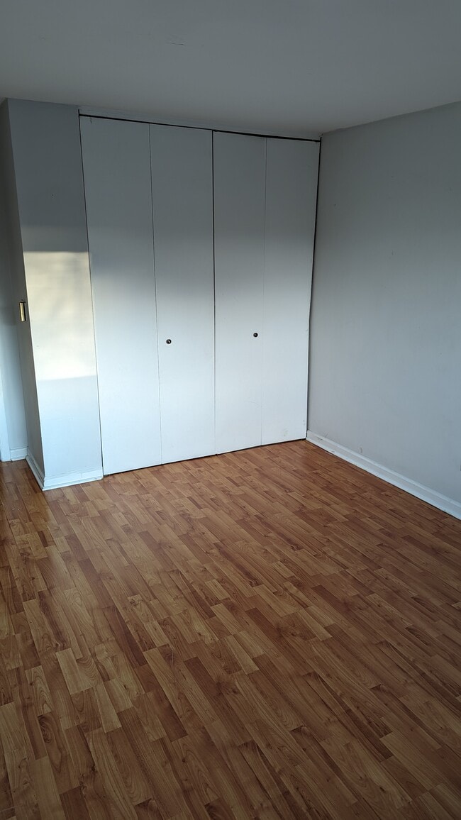 Foto del edificio - 860 E Old Willow Rd