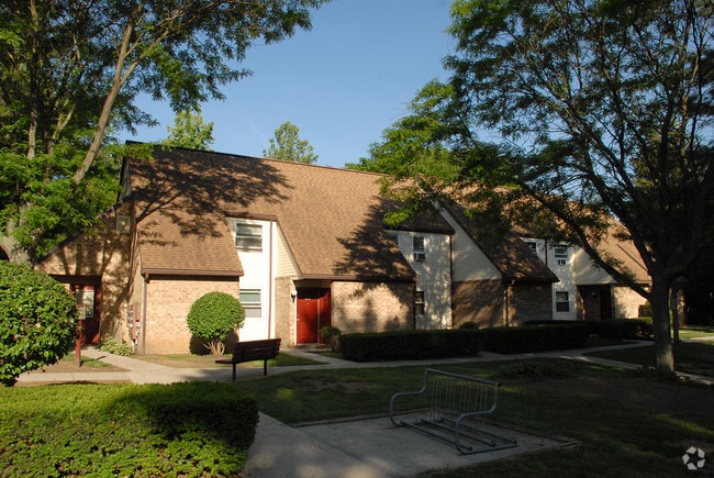 Building Photo - Pine Ridge Estates