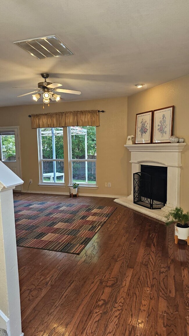 Foto del edificio - 8409 Romanway Dr
