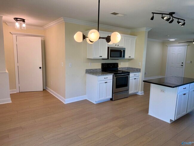 Building Photo - 226 Dormont Dr NE