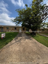 Building Photo - 410 Sunset Ln