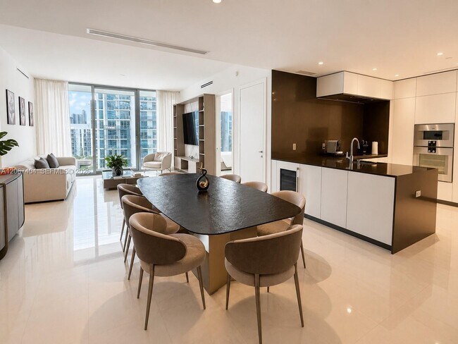 Building Photo - 300 Biscayne Blvd Way