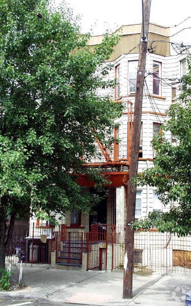Building Photo - 4521 Broadway