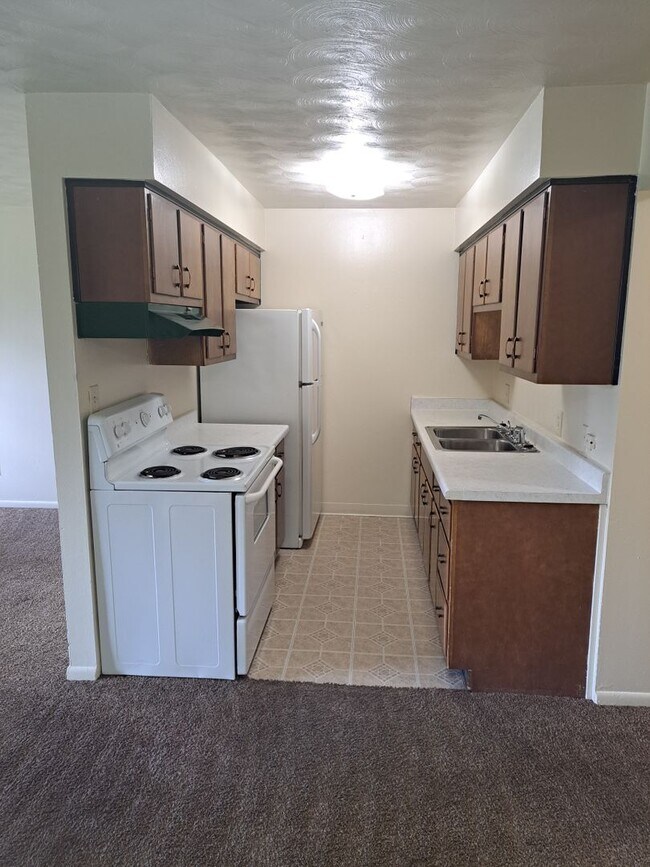 Building Photo - 2 BR Apt near Purdue University