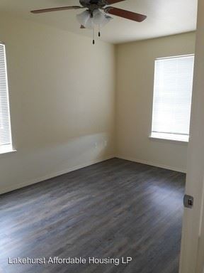 Foto del edificio - 3 br, 2 bath Apartment - 1500 Lakehurst Drive