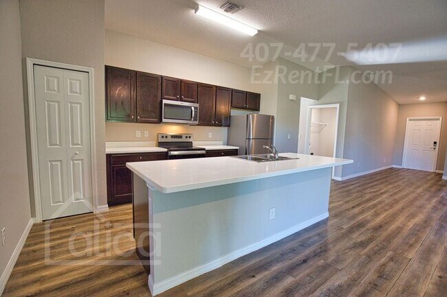 Building Photo - 121 Parish Dr