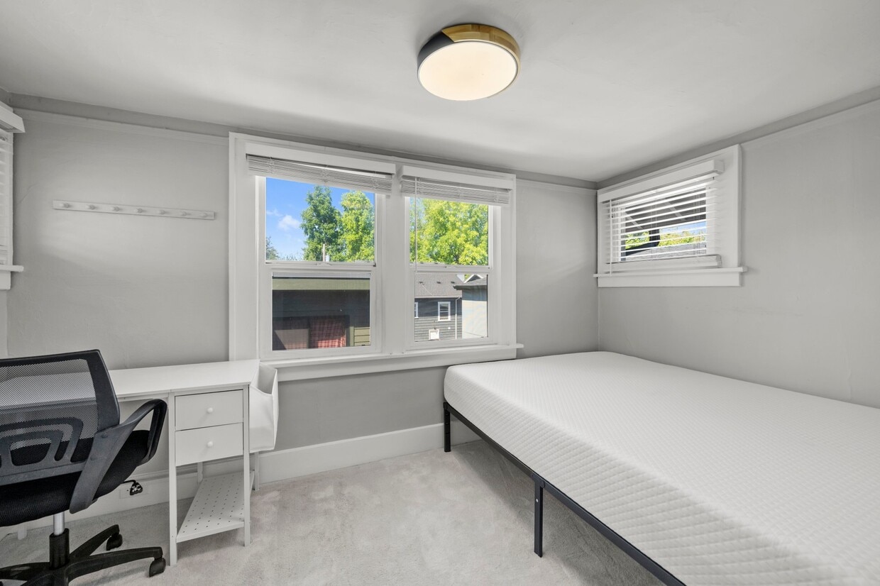Photo - 4525 5th Ave NE (Seattle, WA)
