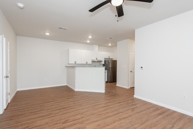 Building Photo - 211 Harmony Mdws Ct