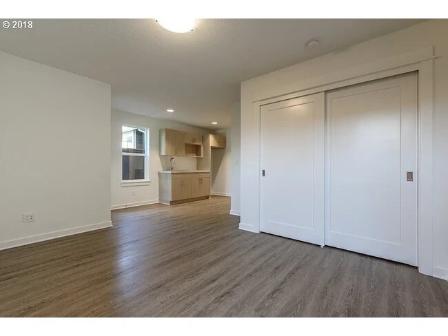 MUCHOS - 3931 SE 28th Pl