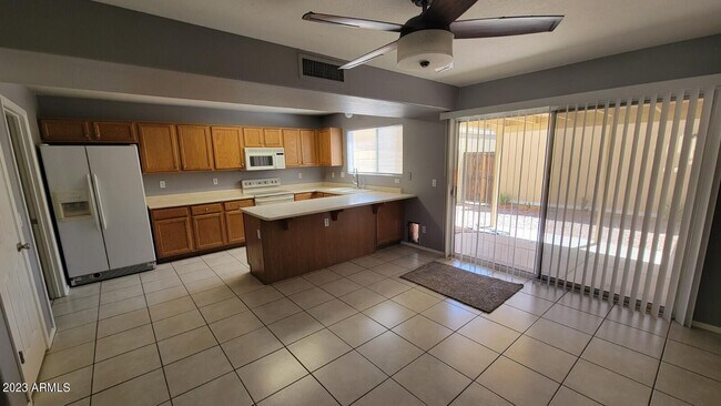Foto del edificio - 5846 W Gelding Dr
