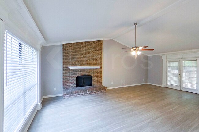 Building Photo - 125 Quebec Cir