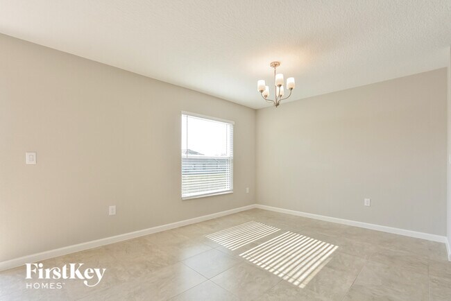 Building Photo - 610 Lindbergh Wy