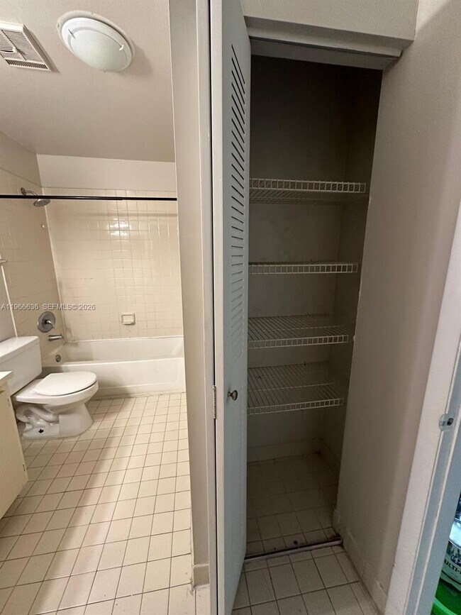 Foto del edificio - 7160 NW 179th St