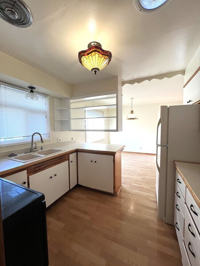 Building Photo - Unique Home in Columbia Neighborhood - 4+ Bedroom 3 Bath - Walnut St