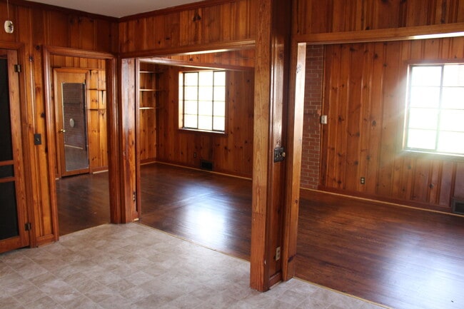 Building Photo - 121 Bomar St