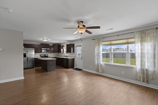 Building Photo - Bridgeport Beauty with Bonus Room