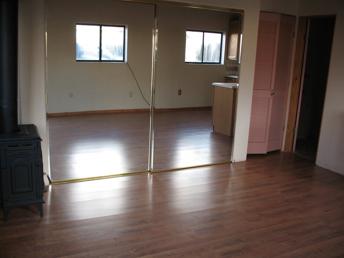 Building Photo - 714