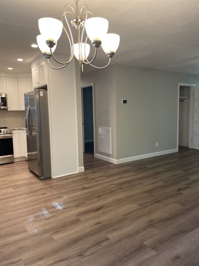 Building Photo - 113 Owens Cir