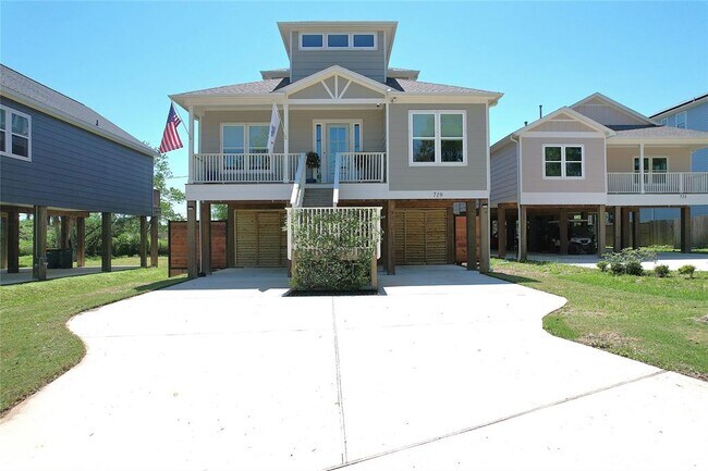Foto del edificio - 719 Baywood Dr