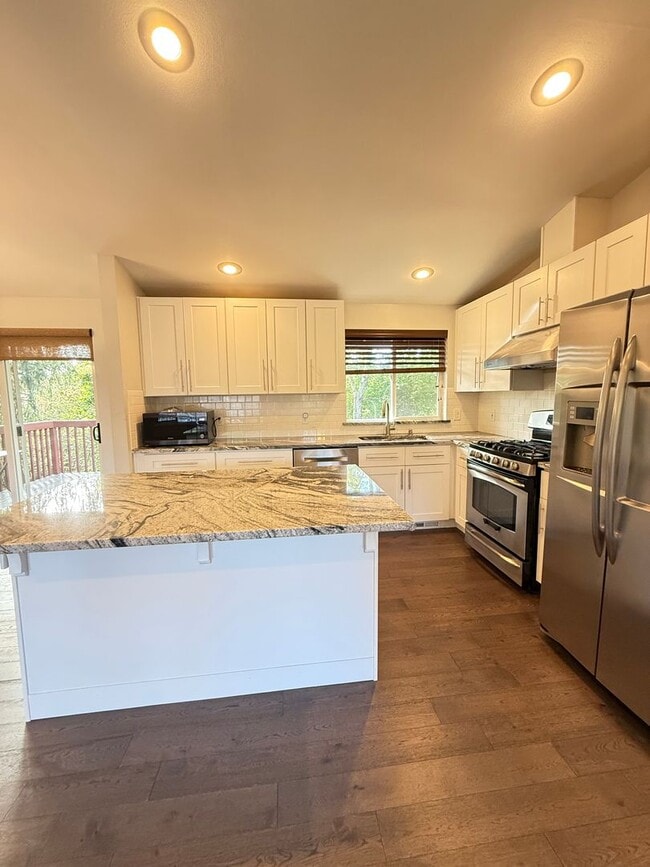 Building Photo - Edmonds Rental Home – Updated 3 Bedroom in...
