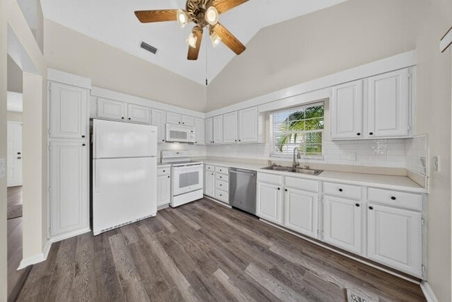 Building Photo - 119 Adobe Cir