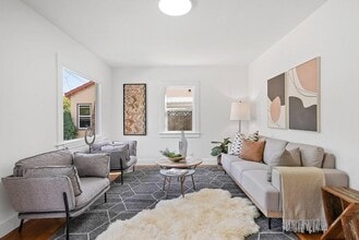 Building Photo - 1021 Leona Ct