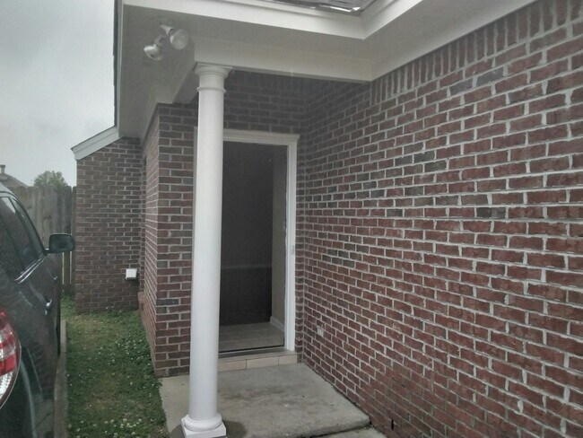 Foto del edificio - 517 McGregor Ct