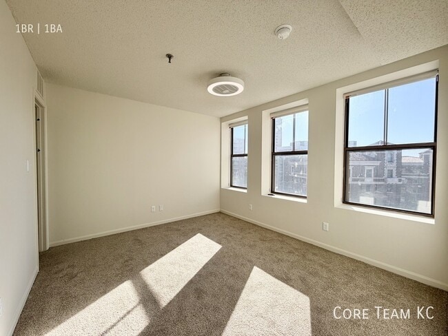 Building Photo - 235 Ward Pkwy