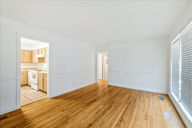 Building Photo - 205 Juniper Dr