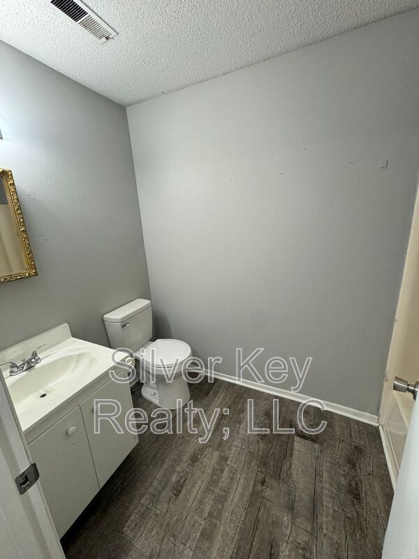 Building Photo - 311 Sunset Dr
