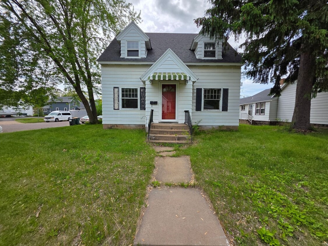 Primary Photo - 1002 5th Ave