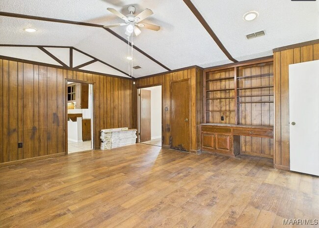 Foto del edificio - 3218 Riderwood Dr