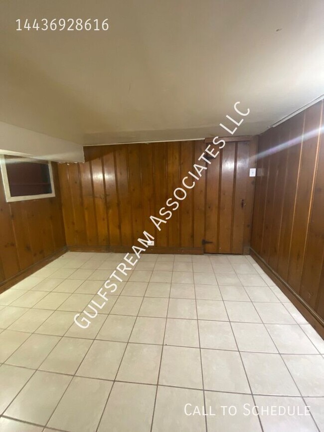 Building Photo - 1521 N Ellamont St