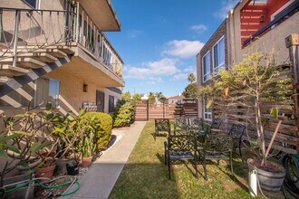 Building Photo - 1069 Chalcedony St